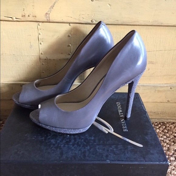 NIB BRIAN ATWOOD LEATHER FEVORA HEEL PUMP 9.5 - Picture 3 of 12